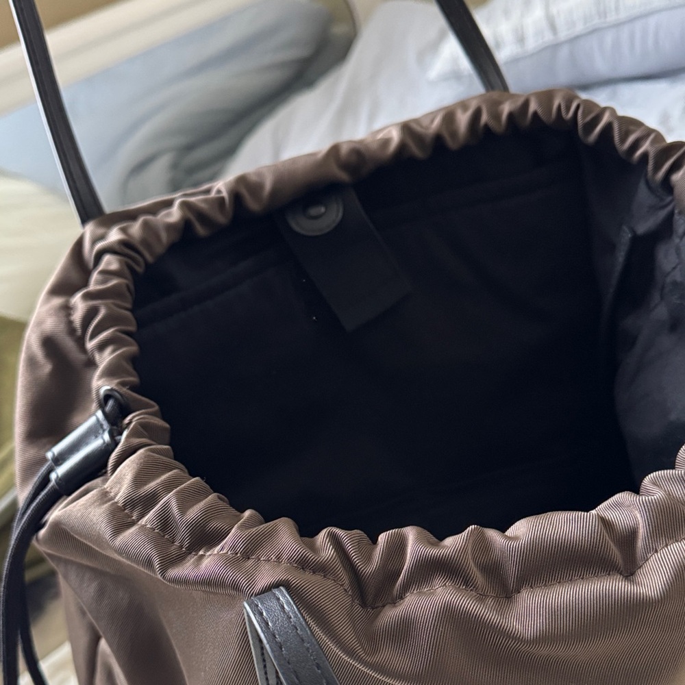 Elegant Brown Tote with Black Straps - Picture 3 of 5